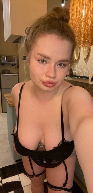 Model - VikiGlem deepthroat