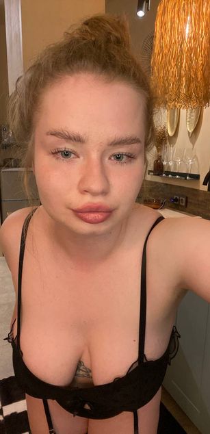 Model - VikiGlem deepthroat