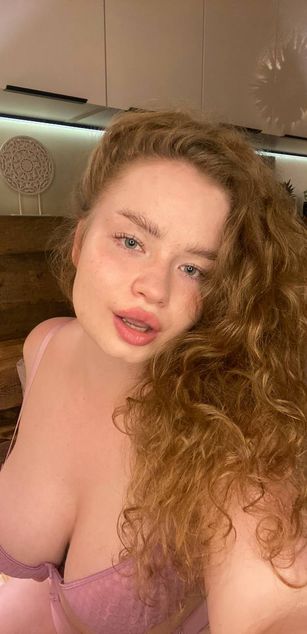 Model - VikiGlem bigtits