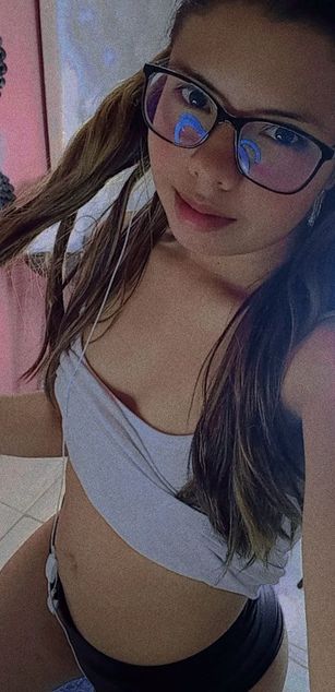 Model - Vahiolet_smith ass