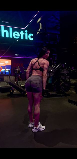 Model - Belle Burn mistress