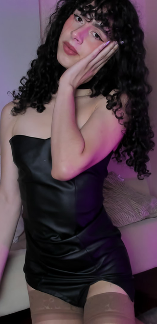 Model - Roseline Dior ass