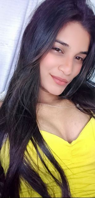 Model - Ambar petite