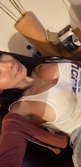 Model - Cloe whitex bigtits