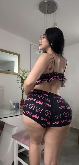 Model - Cloe whitex bigtits