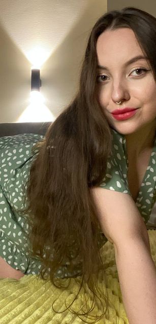 Model - Charlotta Apple ass