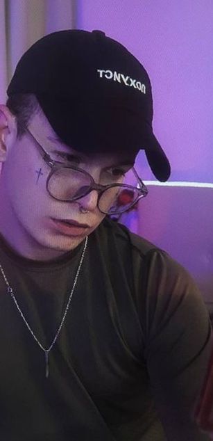 Model - Steve deepthroat