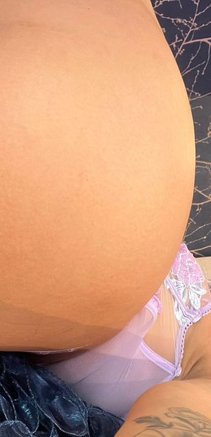 Model - Mollie Bennet blowjob