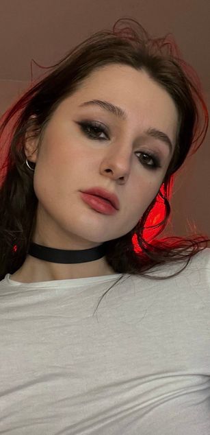 Model - Kris blowjob