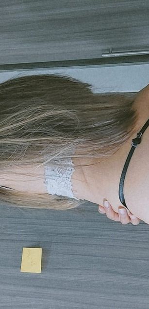 Model - Vahiolet_smith ass