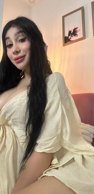 Model - Cloe whitex bigtits