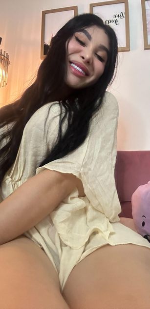 Model - Cloe whitex bigtits