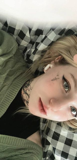 Model - yours Mona and Lana blowjob