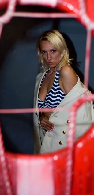 Model - Uma striptease