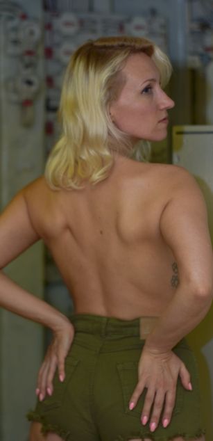 Model - Uma striptease