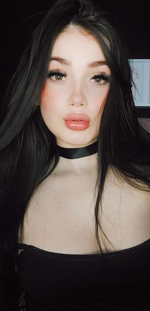 Model - EmilyPrada deepthroat