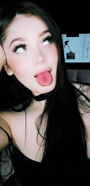 Model - EmilyPrada deepthroat