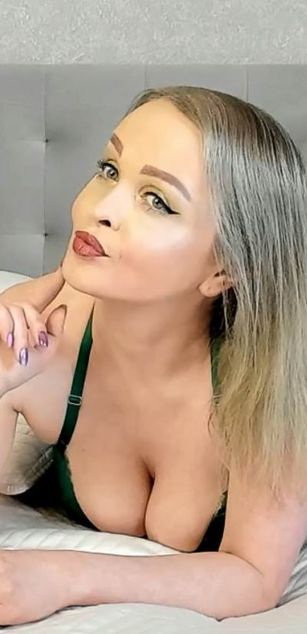 Model - JulzTaylor fetish