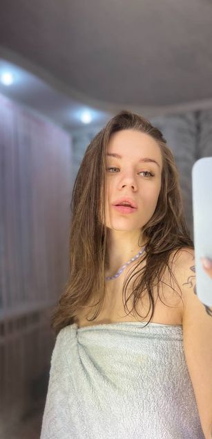 Model - Esme blowjob