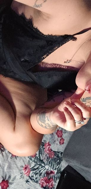 Model - Pixie Blossom xoxo shaved