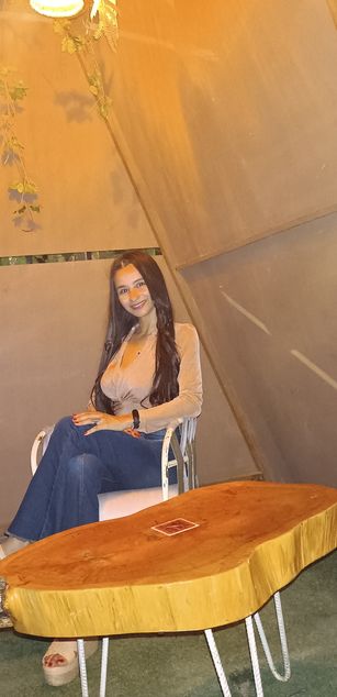 Model - Valen Hops deepthroat