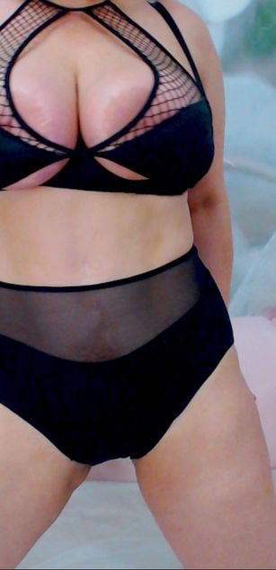 Model - LillyDiaz deepthroat