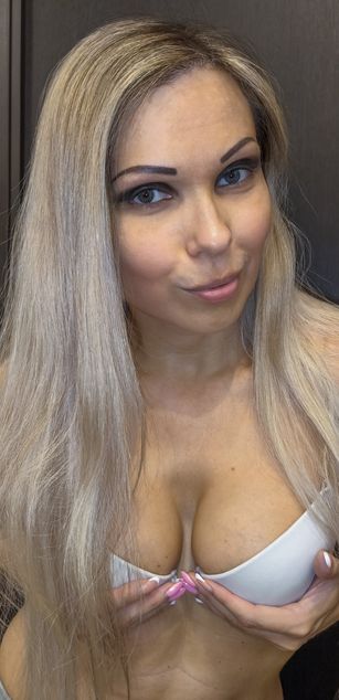 Model - Goddess Barbie Femdom Hottie bigtits