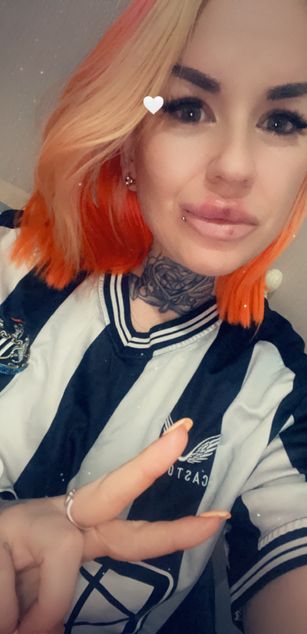 Model - Hallieh23 gfe