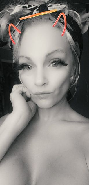 Model - ELIZABLUE4U2C shaved