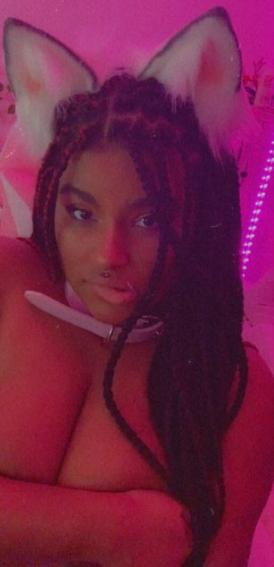 Model - Estigia curvy