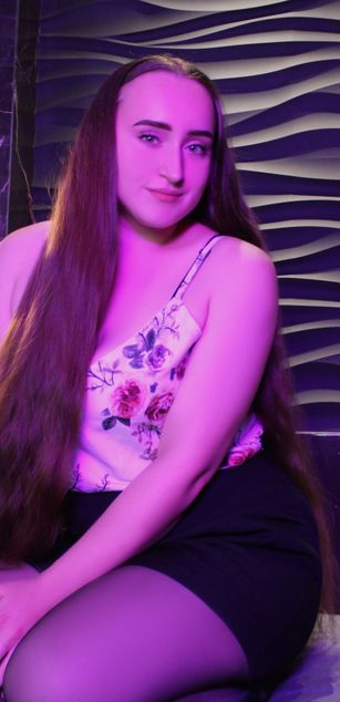 Model - Rebecca curvy