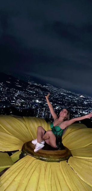 Model - Veronica Hot blowjob