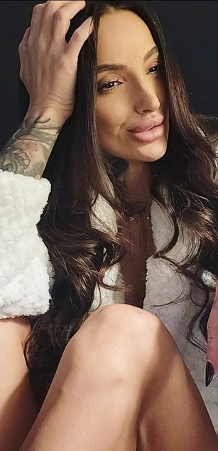 Model - Nataly pussy