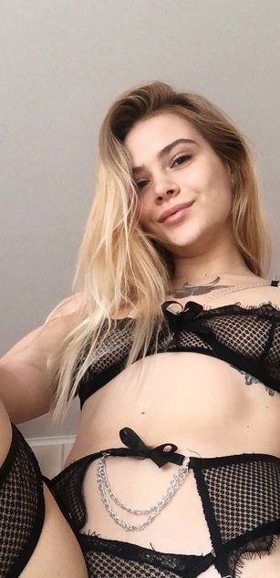 Model - Manany blowjob