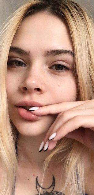 Model - Manany blowjob