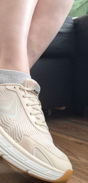 Model - Karolina Bella heels