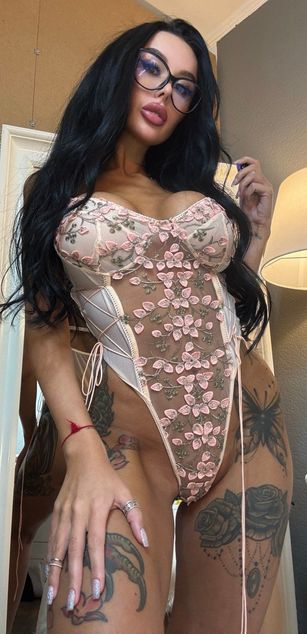 Model - kimberry bigtits