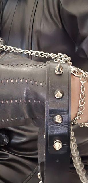 Model - Karolina Bella heels