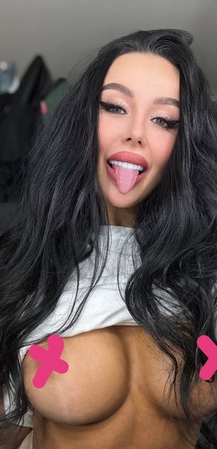 Model - kimberry bigtits