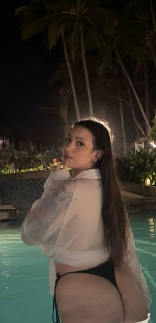 Model - kyliehoney bigboobs