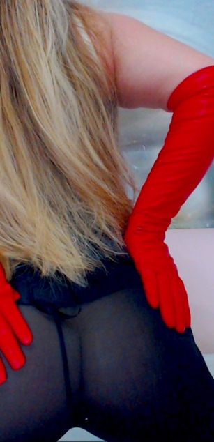 Model - LillyDiaz deepthroat