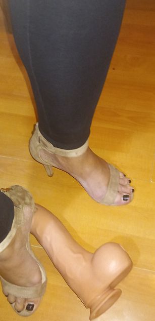 Model - Mistress Maya36 dildo