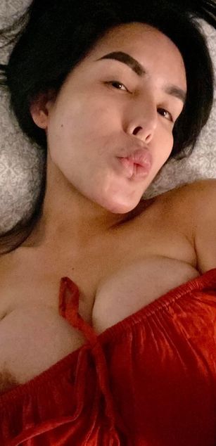 Model - MADOCVENTURA striptease