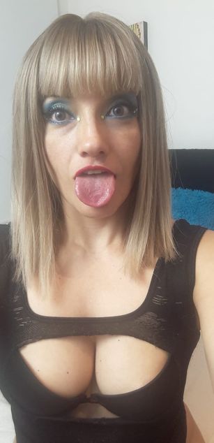 Model - Lola Santana deepthroat