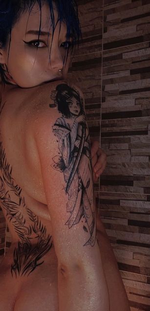 Model - Violette clerk1 sexy