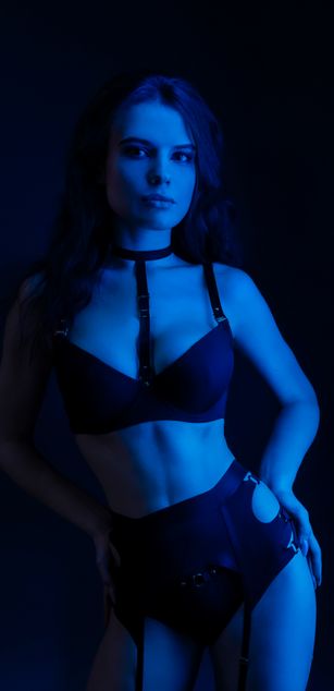 Model - MaryLune striptease