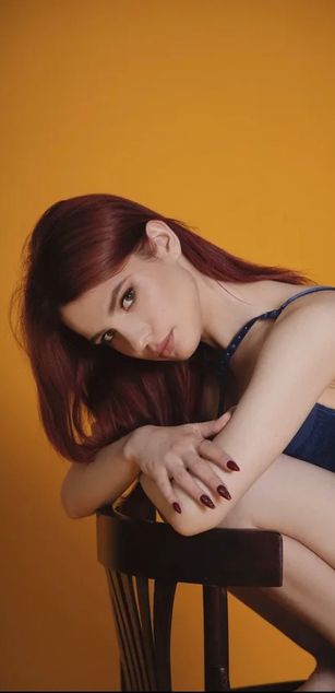 Model - MaryLune striptease