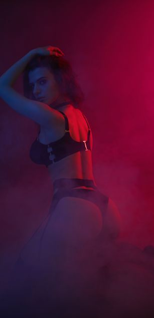 Model - MaryLune striptease