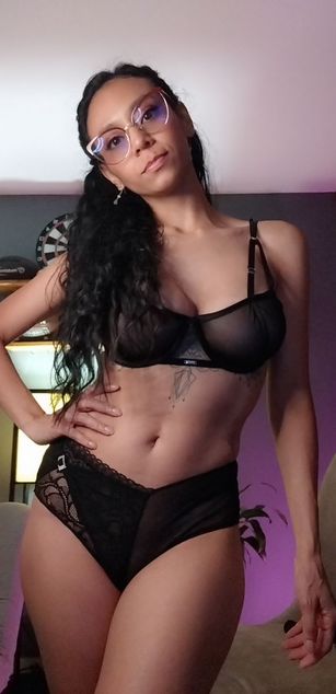 Model - Raquel Cruz toys