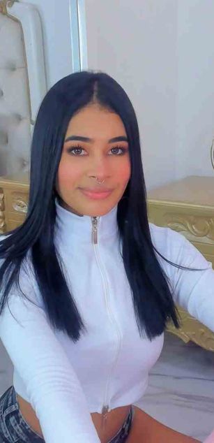 Model - Jasmine hairy